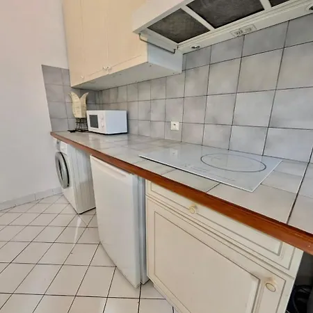 Lejlighed Bright & Spacious 2-bedroom - Parking & Close To Train Station & Downtown *